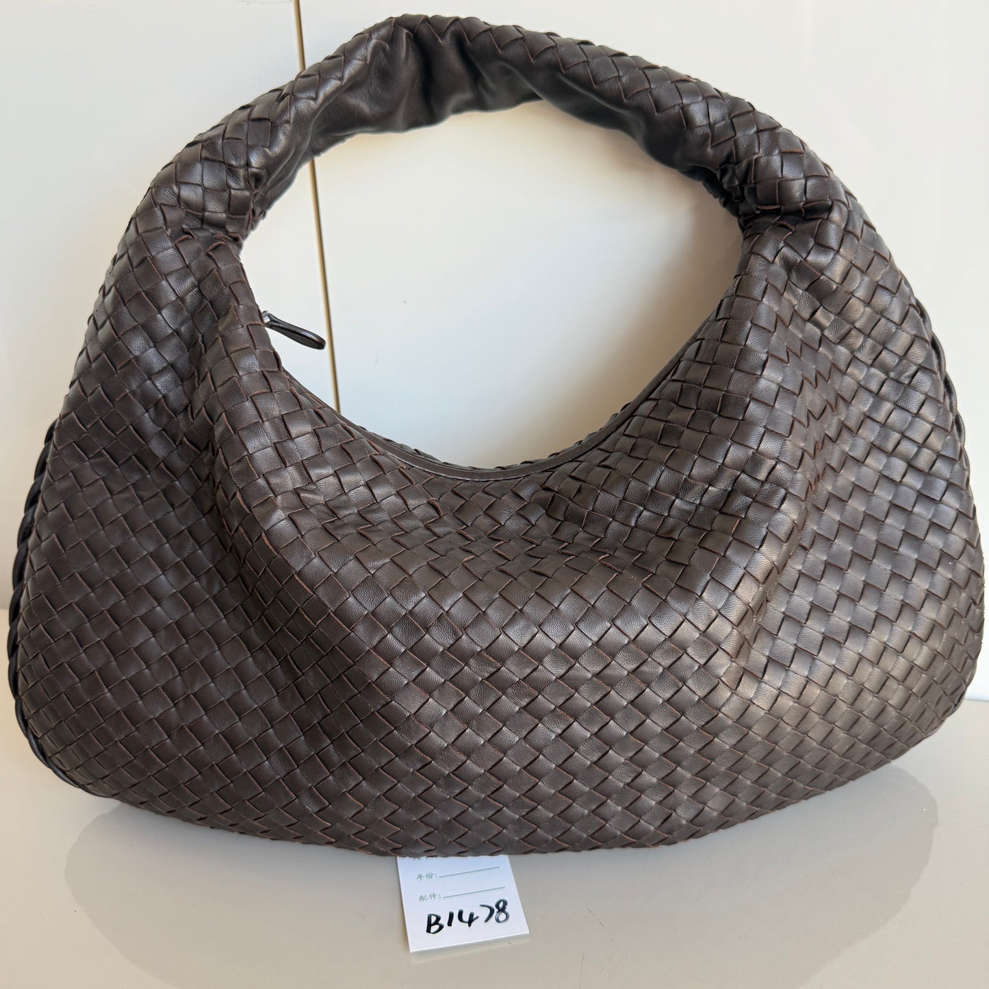 Bottega Veneta Intrecciato Hobo Medium Fondant Dark Chocolate Brown Lambskin leather 47cm