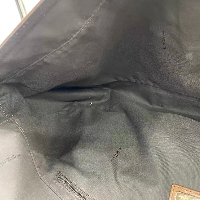 Sac à bandoulière FENDI Baguette en cuir verni froissé noir, grand modèle