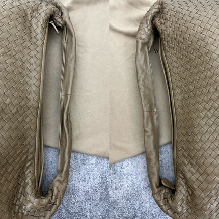 Bottega Veneta Veneta Hobo Maxi Dark Beige Leather 52cm