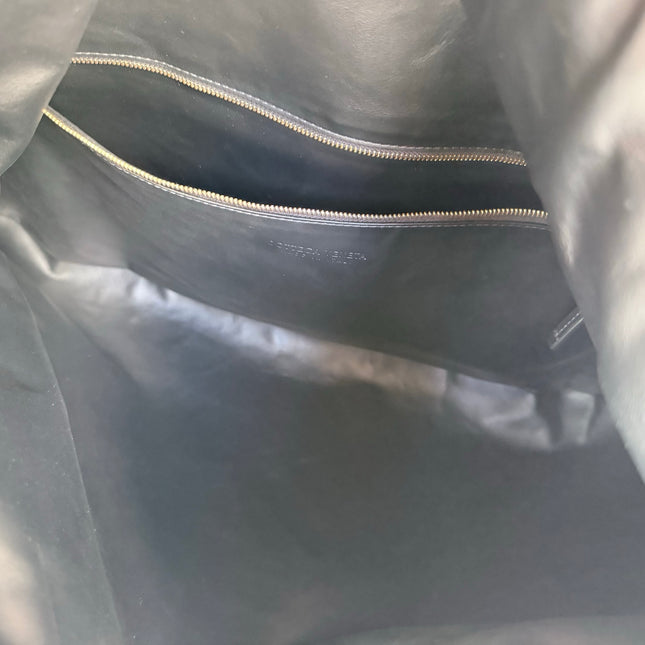 Bottega Veneta Hop Large Leather Black Hobo Bag