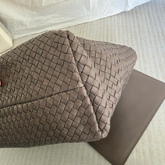 Bottega Veneta Cabat Large Intreccio Leather Tote Bag Grey 40-43cm