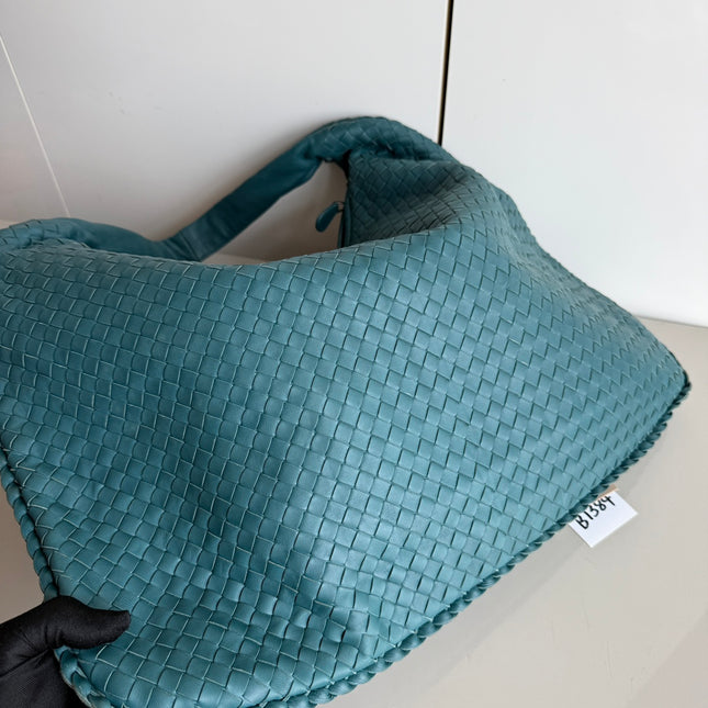 Bottega Veneta Veneta Hobo Maxi Green Intrecciato Leather Bag 51cm