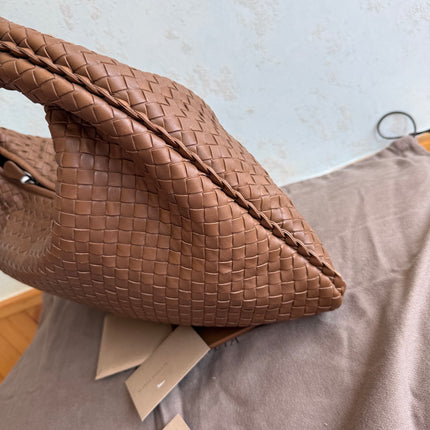 Bottega Veneta Intrecciato Hobo Bag Medium Milk Chocolate Brown leather 47cm
