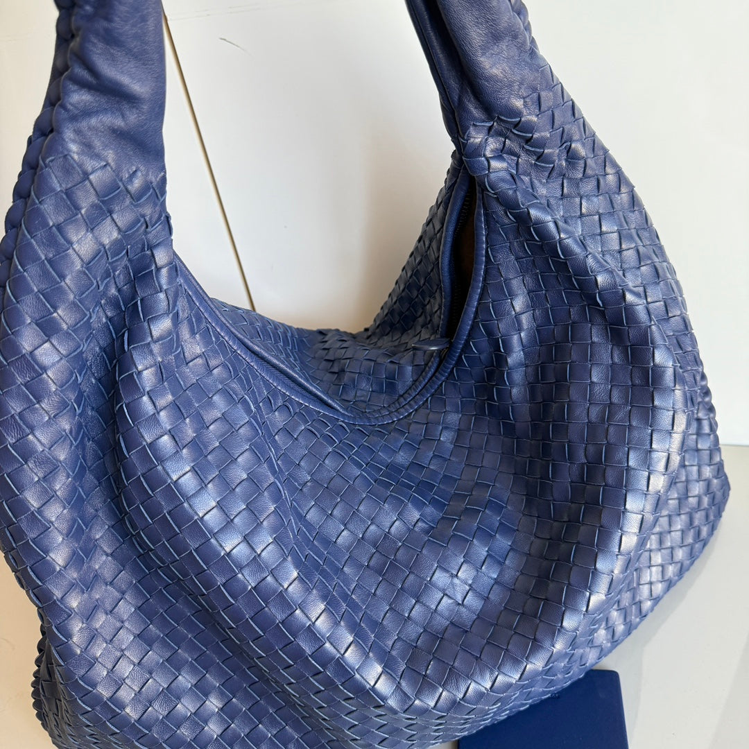 Bottega Veneta Veneta Hobo Maxi Navy Intrecciato Leather 51cm