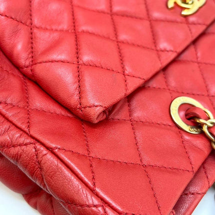 Sac cabas Chanel Grand Shopping Tote en cuir caviar bordeaux, taille GM, finitions argentées