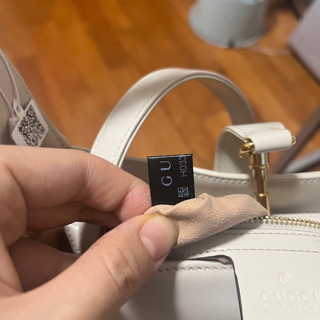 Sold Gucci Jackie 1961 Small Leather Bag with Adjustable Strap Size White