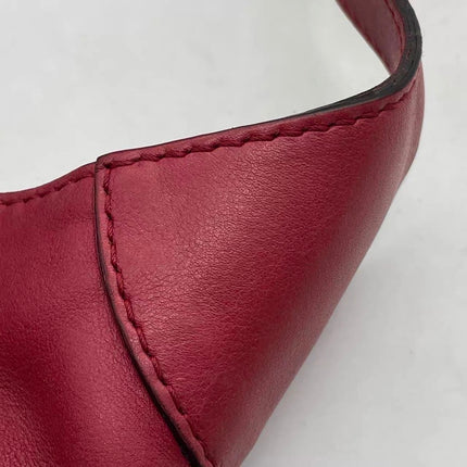 Sac Jackie Soft moyen en cuir rouge bordeaux avec fermoir piston doré Gucci