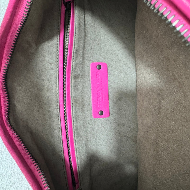 Bottega Veneta Veneta Hobo Medium Fuchsia Intrecciato Leather Bag 40cm
