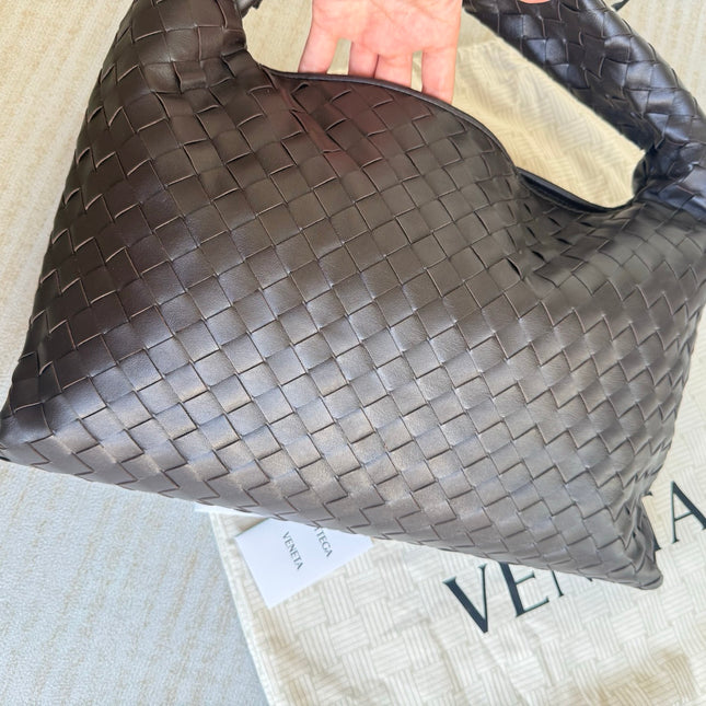 Bottega Veneta Hop Hobo Small Fondant Dark Chocolate Brown Leather 40cm