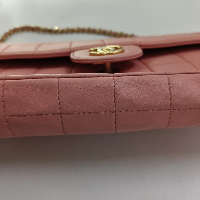 Chanel East West Chocolate Bar Light Pink Leather Gold Hardware Vintage