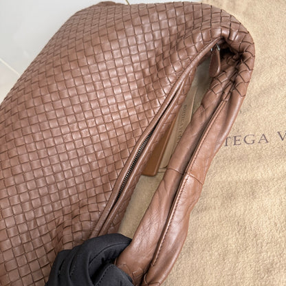 Bottega Veneta Intrecciato Hobo Bag Medium Milk Chocolate Brown leather 47cm