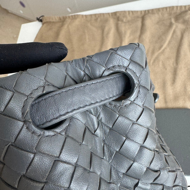 Sold Bottega Veneta Garda Shoulder Bag Intrecciato Nappa Leather Grey Small 25cm