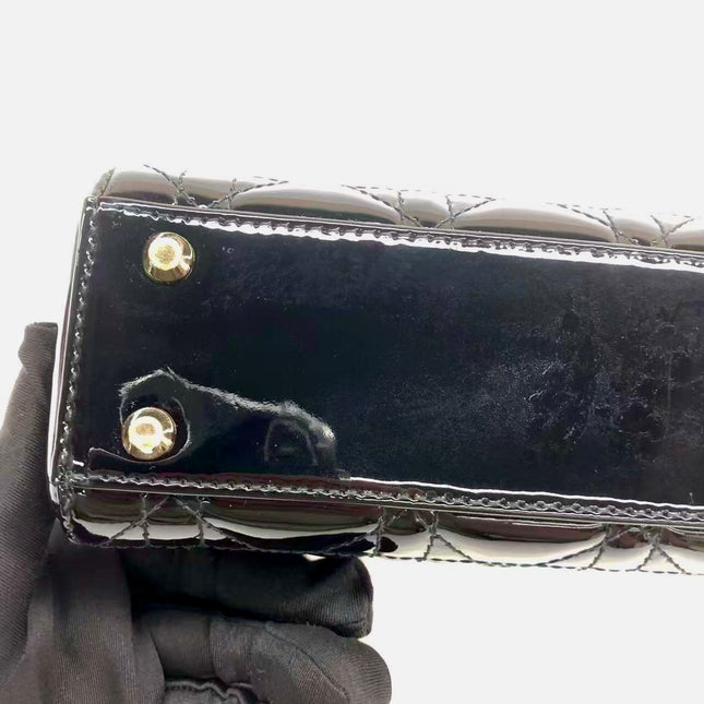 Rote Mini-Handtasche aus Lackleder von Lady Dior mit goldenen Beschlägen