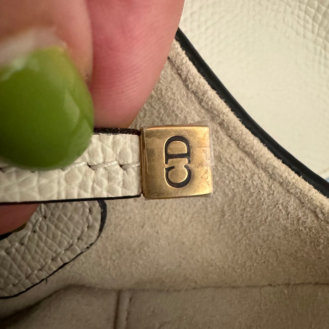 Dior Saddle Medium 2019 White Grained Leather Handbag