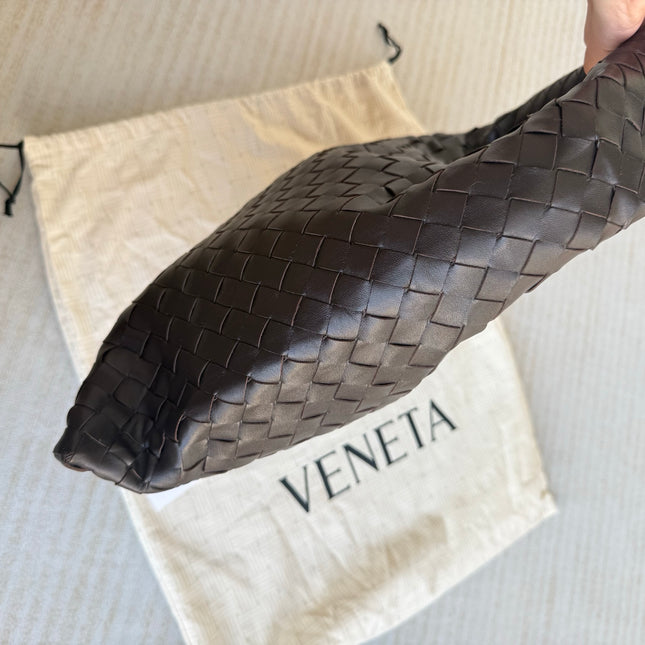 Bottega Veneta Hop Hobo Small Fondant Dark Chocolate Brown Leather 40cm