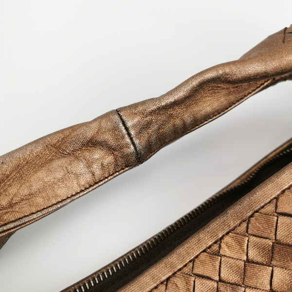 Sold Bottega Veneta Veneta Hobo Large Metallic Copper Leather 46cm