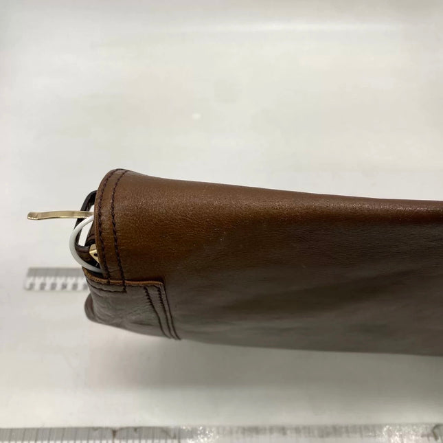Sac à bandoulière FENDI Baguette en cuir verni froissé noir, grand modèle