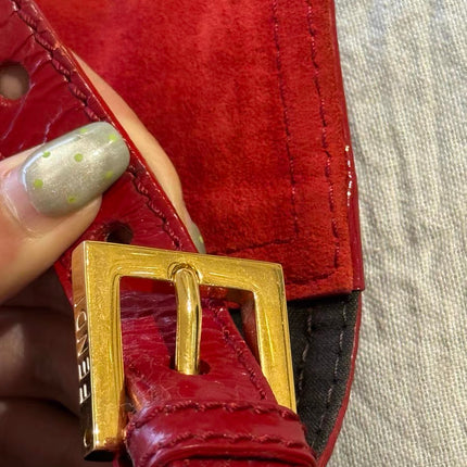 FENDI Baguette Red Crinkled Patent Leather Shoulder Bag
