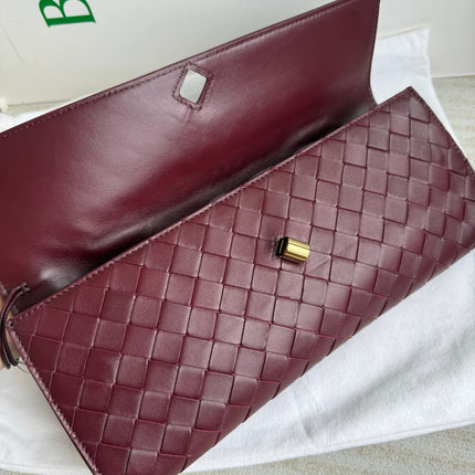 Bottega Veneta Andiamo Clutch Small Burgundy Handbag