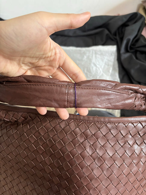 Bottega Veneta Veneta Hobo Intrecciato Chocolate Brown Medium Lambskin Leather 45cm