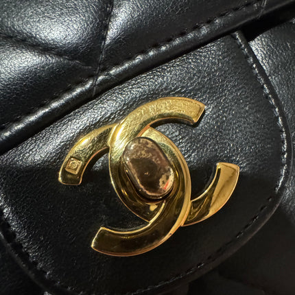 Sac à main Chanel Jumbo Double Sided Classic Flap en cuir d'agneau noir avec garnitures en or 24 carats