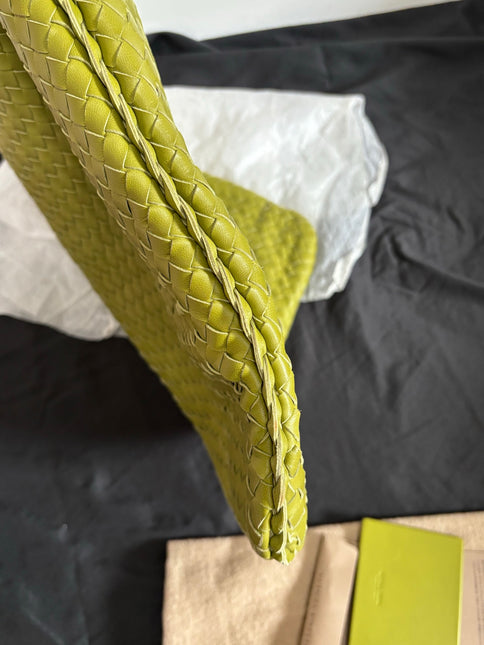 Bottega Veneta Veneta Hobo Maxi Avocado Green Intrecciato Leather Bag 50cm