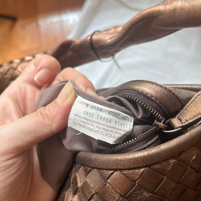 Sold Bottega Veneta Veneta Hobo Large Metallic Copper Leather 46cm