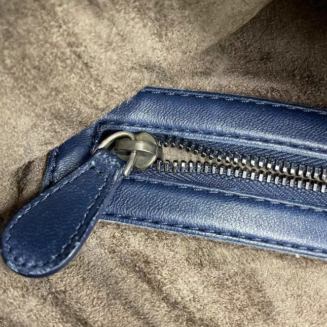 Sold Bottega Veneta Veneta Hobo Medium Navy Intrecciato Leather Bag