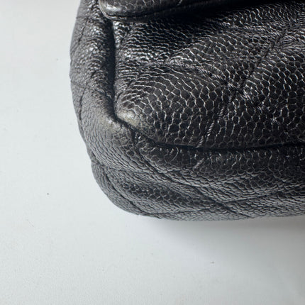 Sac bandoulière Chanel Easy Flap Jumbo en cuir caviar noir avec finition argentée
