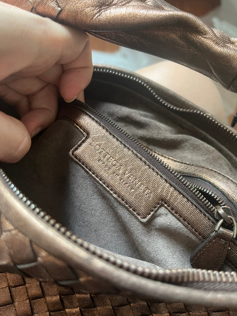 Sold Bottega Veneta Veneta Hobo Large Metallic Copper Leather 46cm