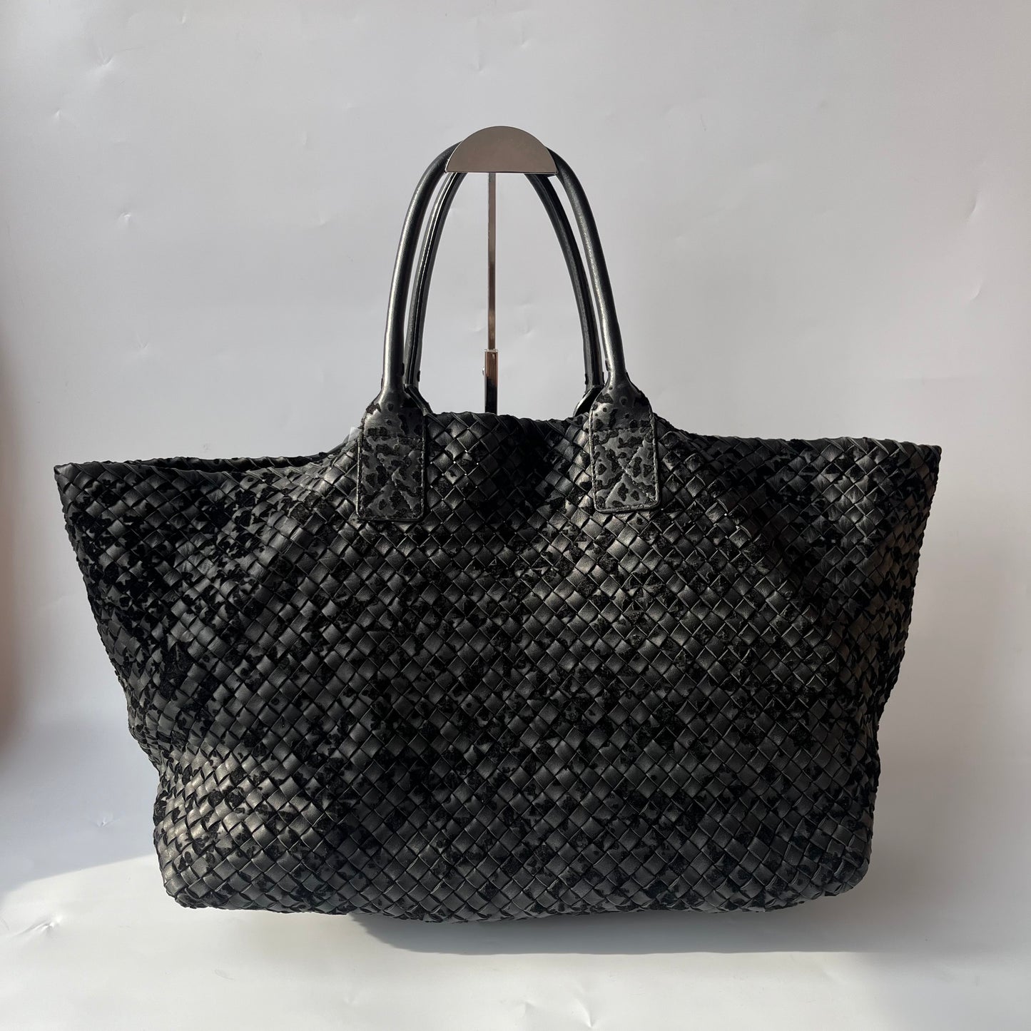 Bottega Veneta Cabat Large Intreccio Black Leather and Velvet 42cm