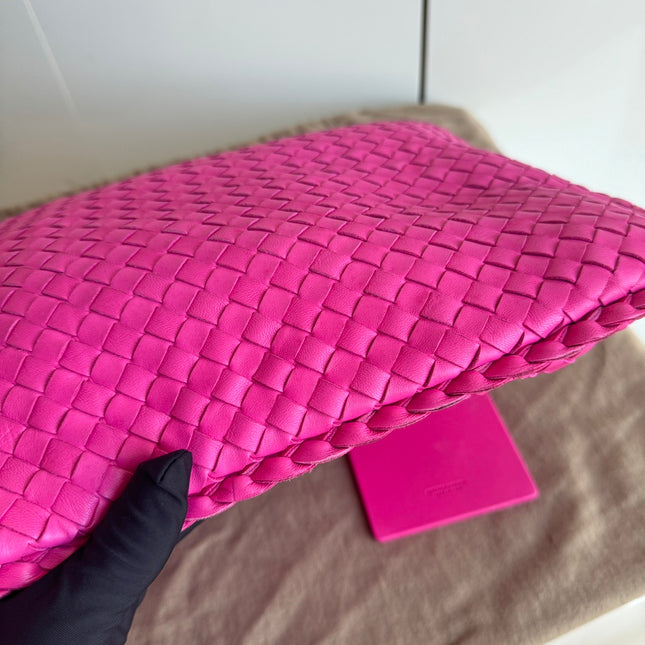 Sold Bottega Veneta Veneta Hobo Large Pink Intrecciato Leather Bag 51cm