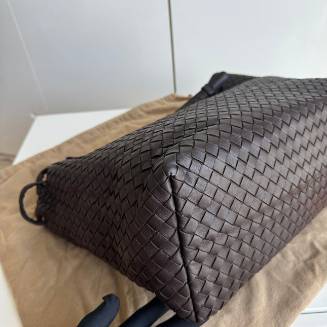 Sold Bottega Veneta Garda Shoulder Bag Intrecciato Nappa Leather Dark Chocolate Brown Large 33cm