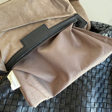 Bottega Veneta Belly Hobo Intrecciato Black Nappa Leather Small 40cm