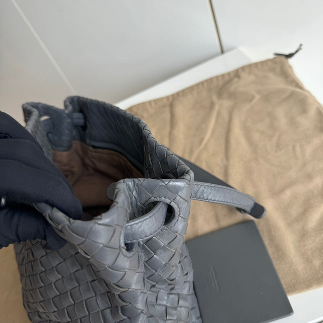 Sold Bottega Veneta Garda Shoulder Bag Intrecciato Nappa Leather Grey Small 25cm