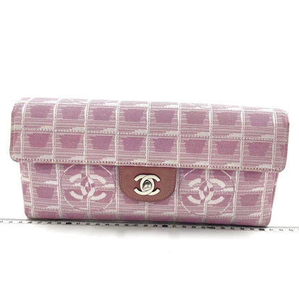 Chanel East West Chocolate Bar en jean rose avec motifs Coco