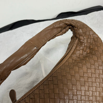 Bottega Veneta Intrecciato Hobo Bag Medium Milk Chocolate Brown Lambskin leather 40cm