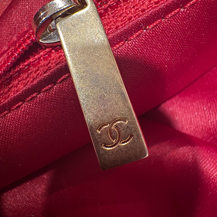 Sac cabas Chanel Grand Shopping Tote en cuir caviar bordeaux, taille GM, finitions argentées