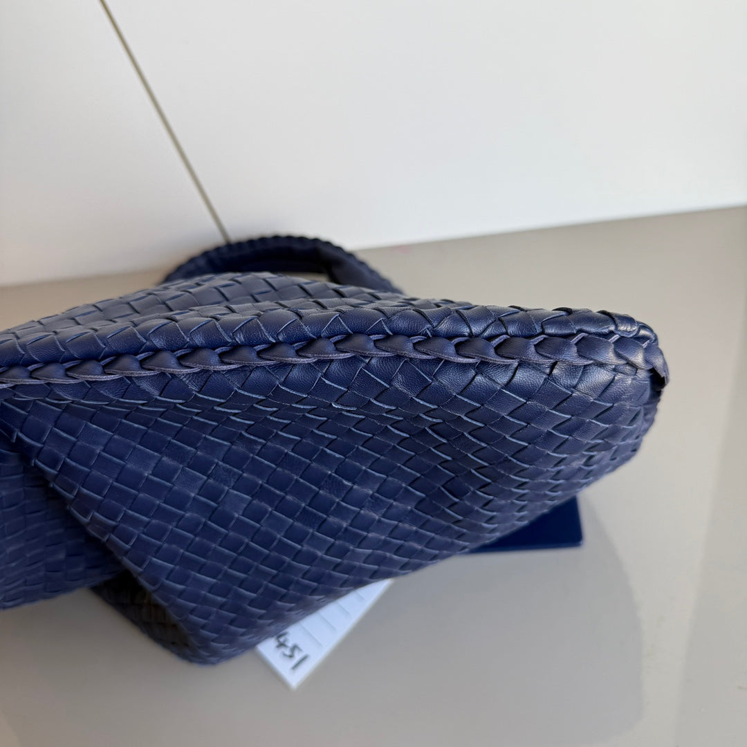 Bottega Veneta Veneta Hobo Maxi Navy Intrecciato Leather 51cm