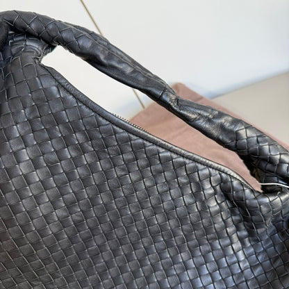 Bottega Veneta Intrecciato Hobo Bag Medium Black Lambskin leather 40cm