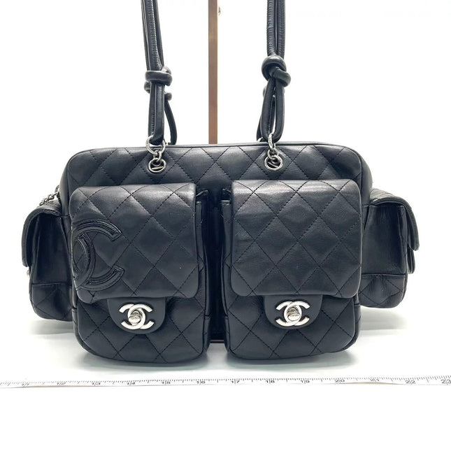 Sac Reporter Chanel Cambon multi-poches, taille moyenne, en cuir de veau noir avec CC noir