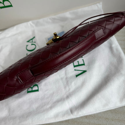 Bottega Veneta Andiamo Clutch Small Burgundy Handbag