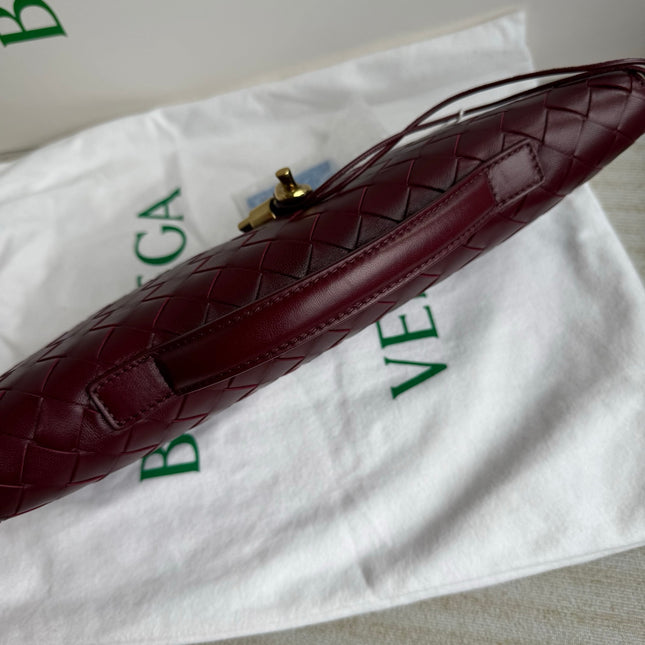 Bottega Veneta Andiamo Clutch Small Burgundy Handbag