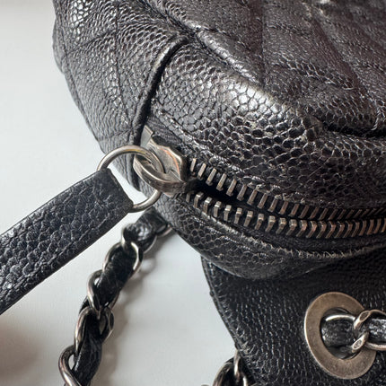 Sac bandoulière Chanel Easy Flap Jumbo en cuir caviar noir avec finition argentée