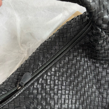Bottega Veneta Veneta Intrecciato Hobo Bag Large Black Lambskin leather 48cm