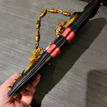 Sac bandoulière clouté en cuir de serpent noir et doré Gucci Horsebit 1955 Small