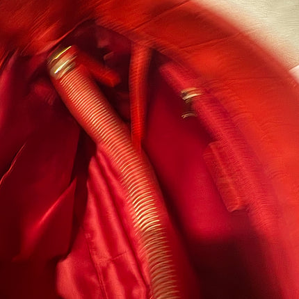 Sac cabas Chanel Grand Shopping Tote en cuir caviar bordeaux, taille GM, finitions argentées