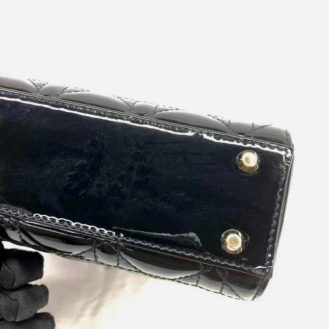 Rote Mini-Handtasche aus Lackleder von Lady Dior mit goldenen Beschlägen