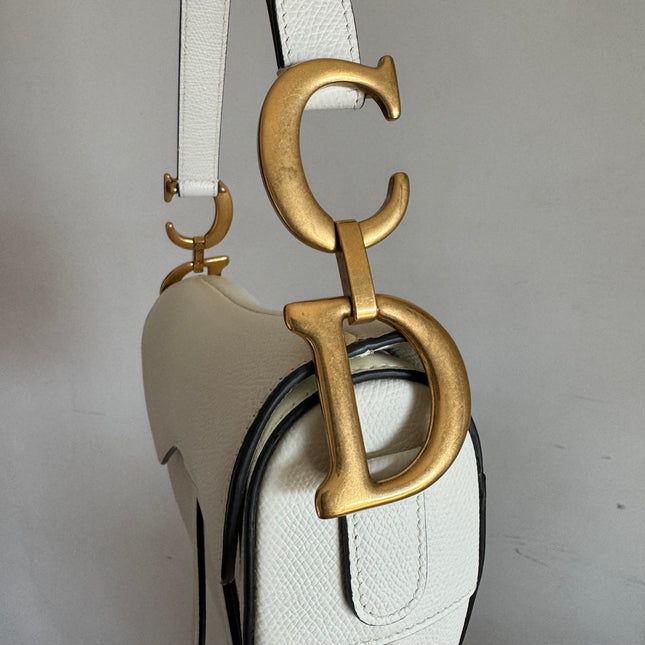 Dior Saddle Medium 2019 White Grained Leather Handbag