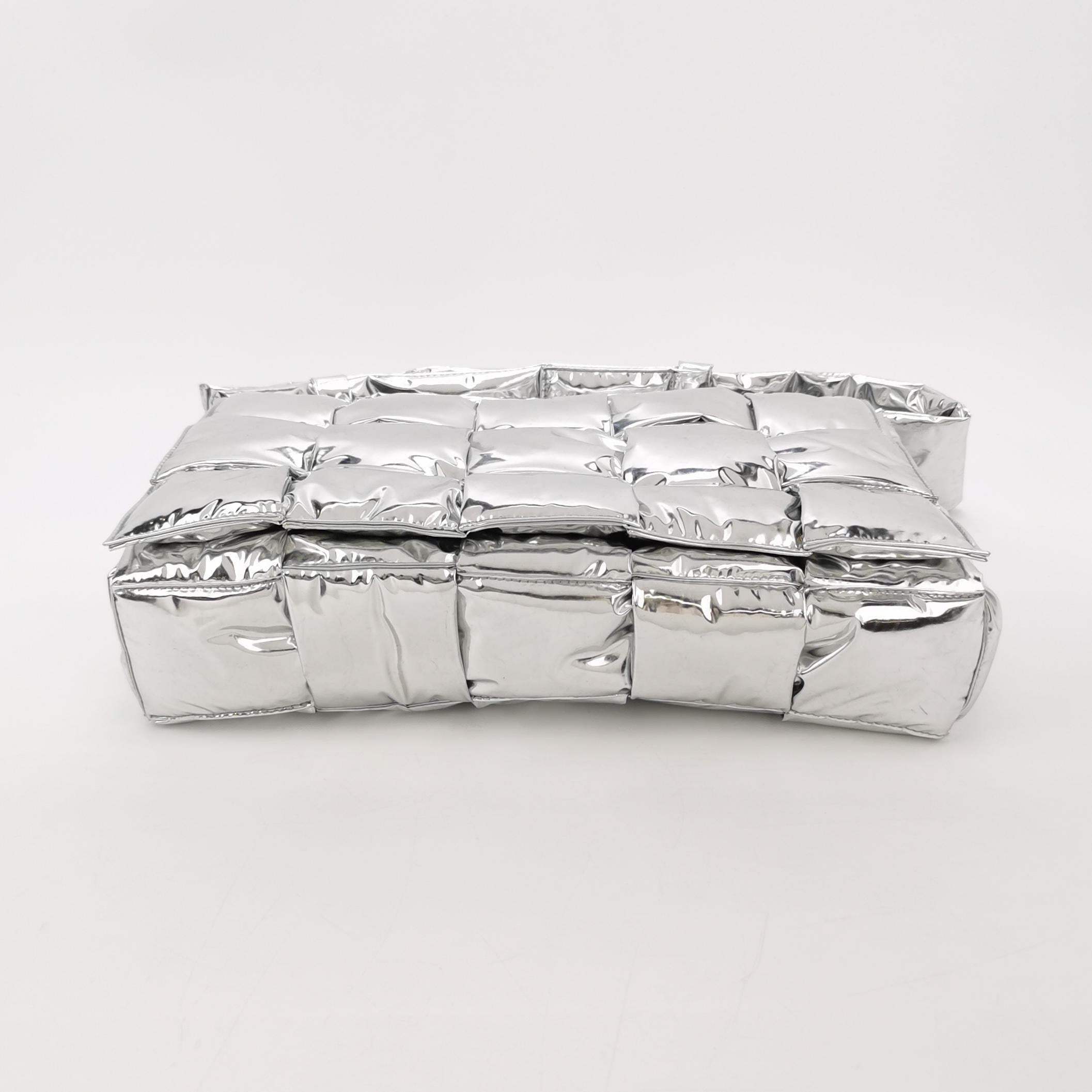 爆買い 英語 Veneta Bottega Padded Luxbags – Large Leather Silver Cassette アクセサリー